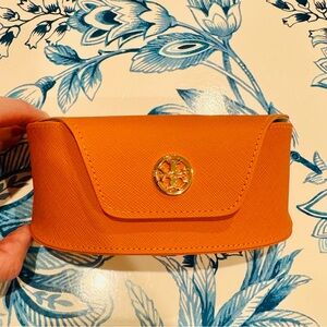 Brand new Tory Burch 🧡⭐️Bright Orange Wallet with Gold Logo, Extra Large